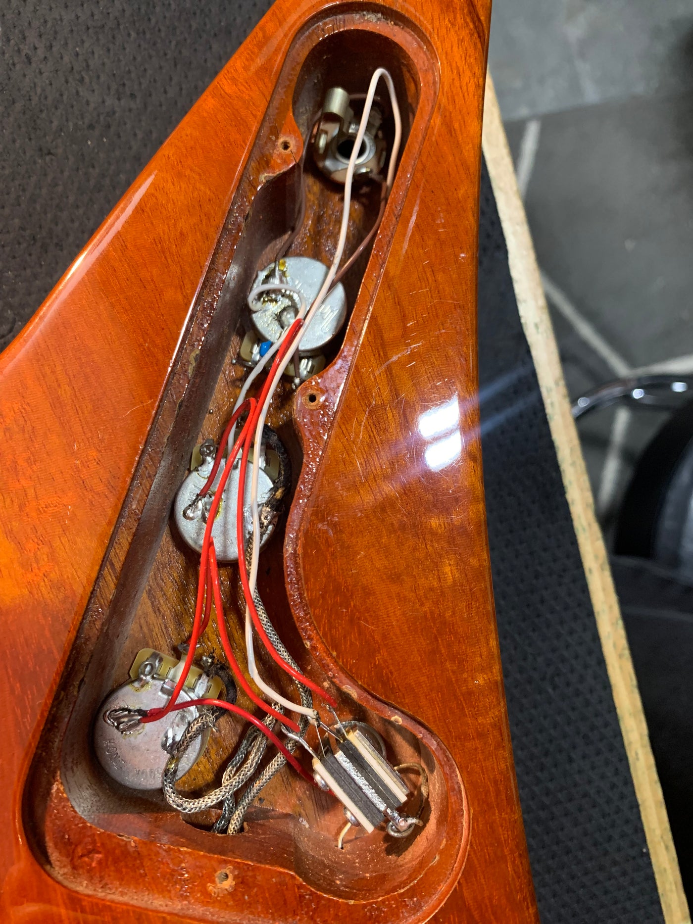 Gibson Moderne XL 2012 Translucent Amber w/ OHSC