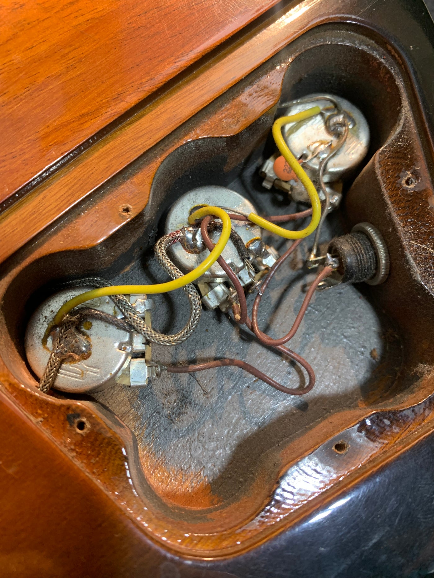 Gibson Thunderbird IV 2005 Vintage Sunburst w/ OHSC