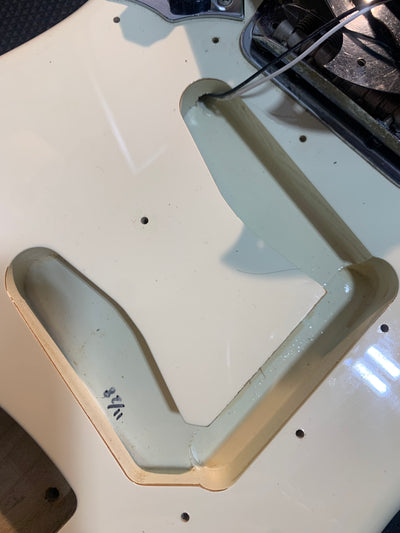 Fender MG-65 Mustang Reissue CIJ 2007 Vintage White US Vintage Grey Bobbin Pickups w/ Bag