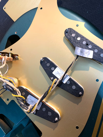 Fender FSR Traditional II '60s Stratocaster MIJ 2023 Sherwood Green Metallic w/ Gold Competition Stripe w/ Bag