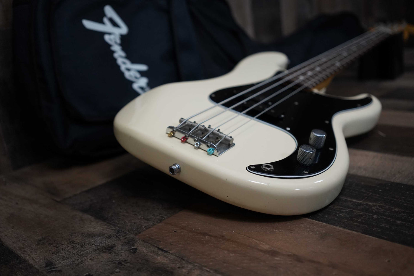 Fender PB-70 Precision P Bass 70s Reissue MIJ 1999 Vintage White CIJ Crafted in Japan Rosewood Board