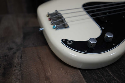 Fender PB-70 Precision P Bass 70s Reissue MIJ 1999 Vintage White CIJ Crafted in Japan Rosewood Board