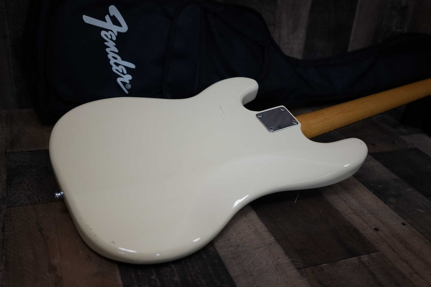 Fender PB-70 Precision P Bass 70s Reissue MIJ 1999 Vintage White CIJ Crafted in Japan Rosewood Board