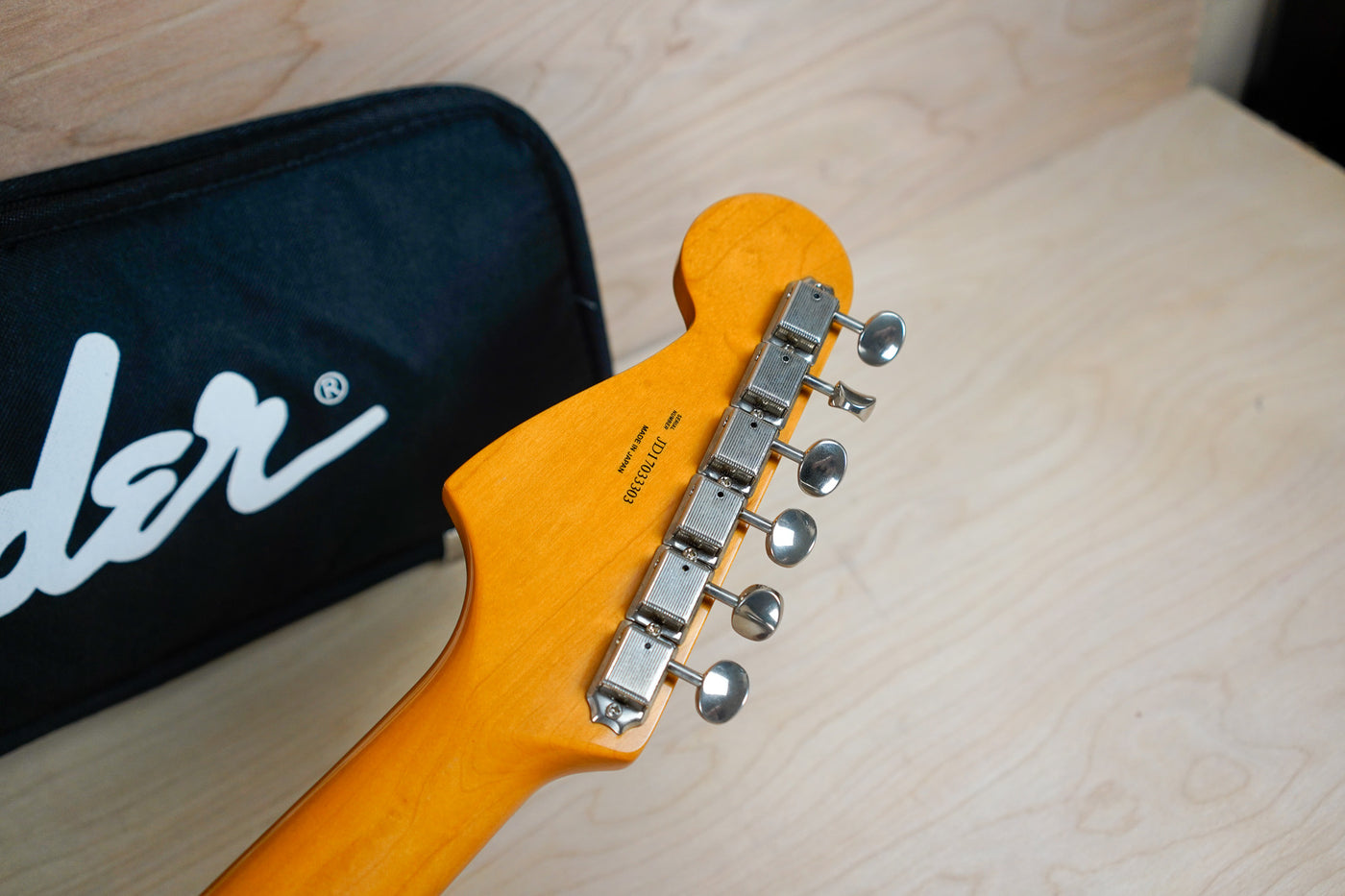 Fender MIJ Traditional 60's Jazzmaster 2017 3-Color Sunburst Made in Japan w/ Bag