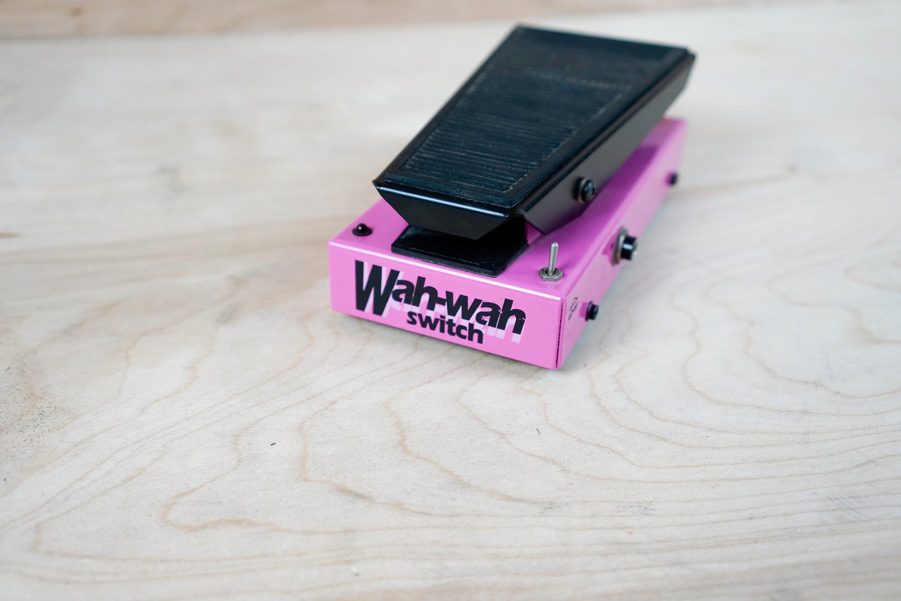 George Dennis Optical Control Wah-Wah Switch Pedal – A Flash Flood