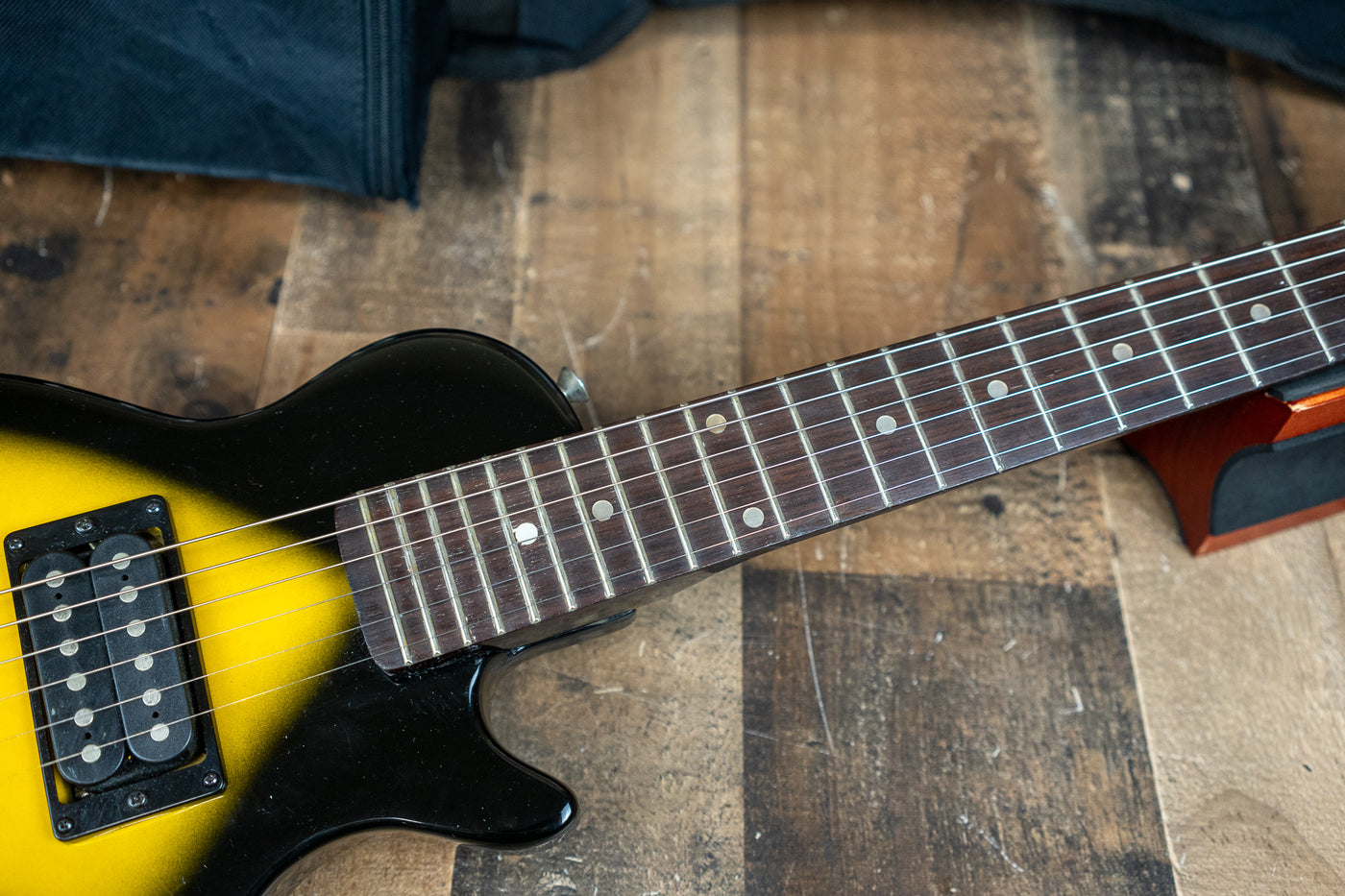 Epiphone Les Paul Pee-Wee Mini Guitar 19" Scale Length Rare w/ Gig Bag