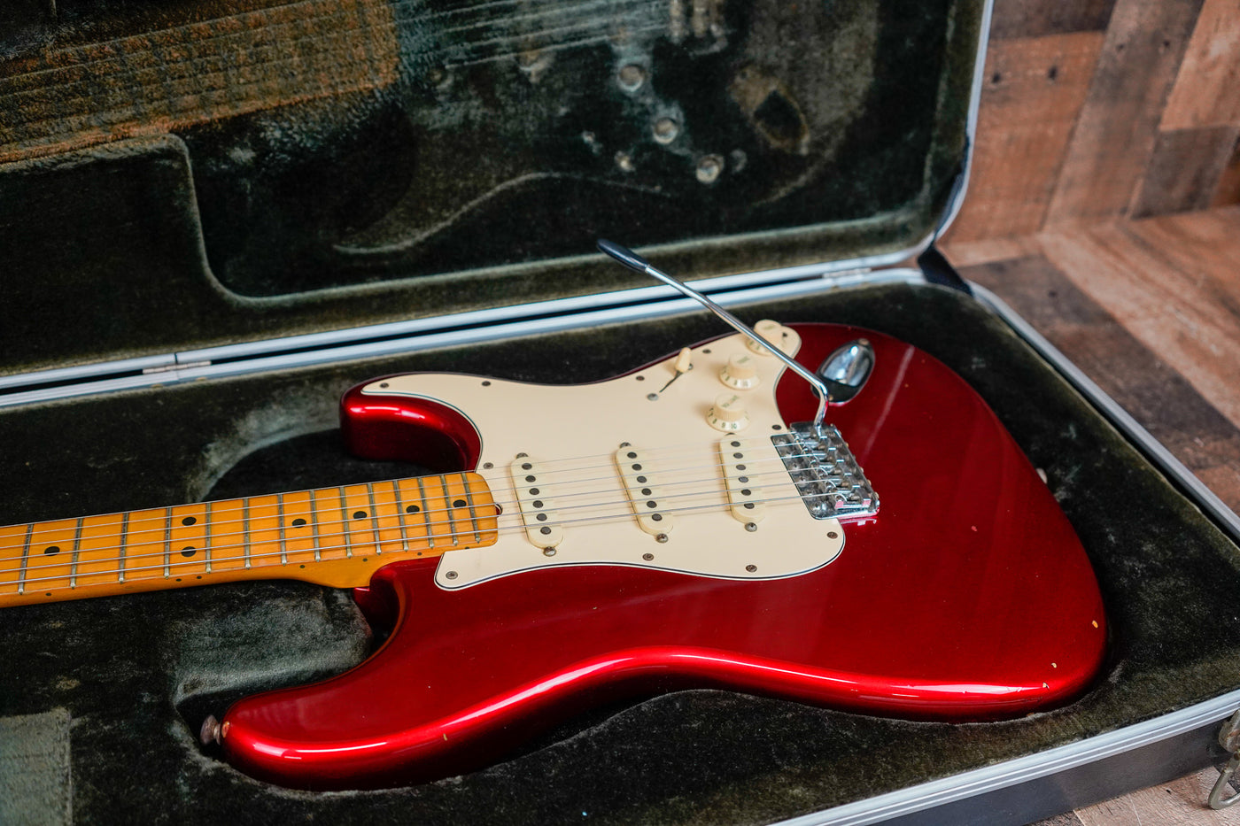 Fender Stratocaster USA 1979-1980 Candy Apple Red Refin Maple Fretboard w/ OHSC