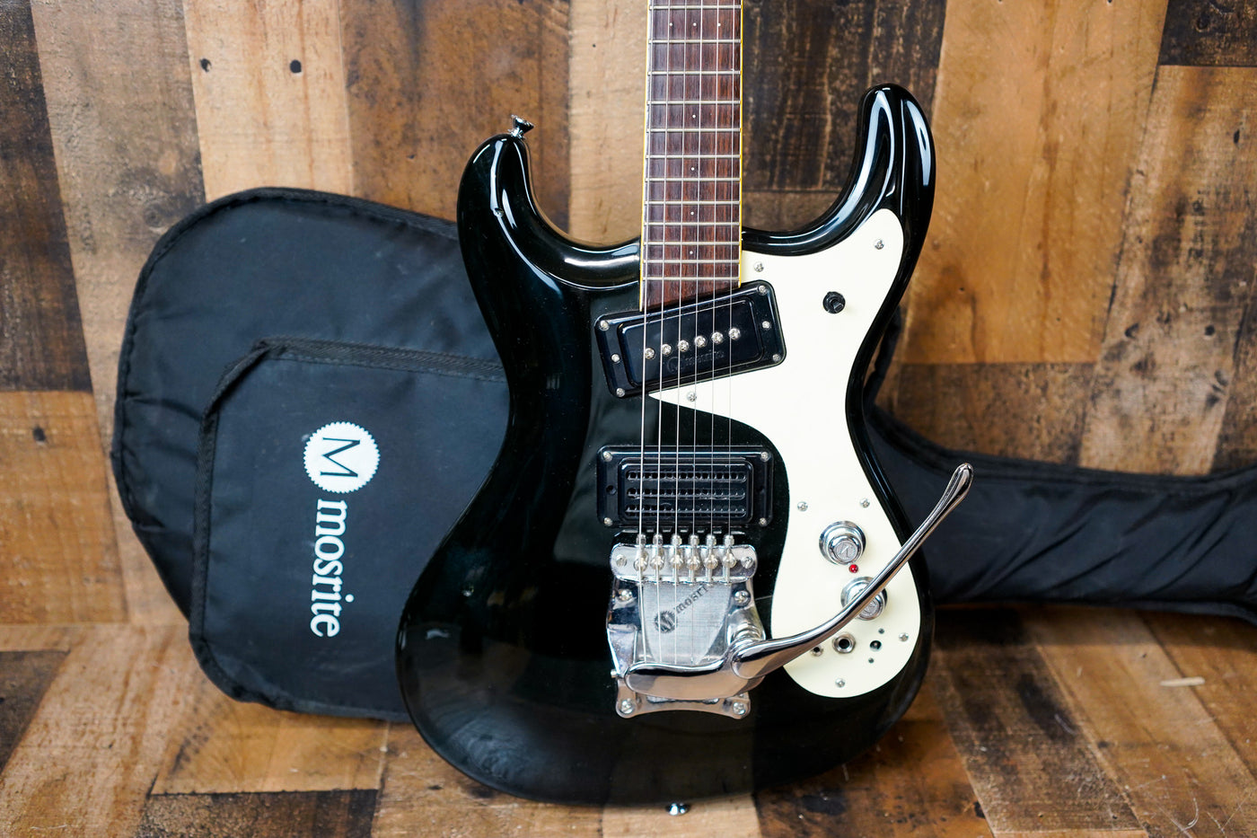 Mosrite The Ventures Avenger Built in Amplifier Black Made in Japan MIJ
