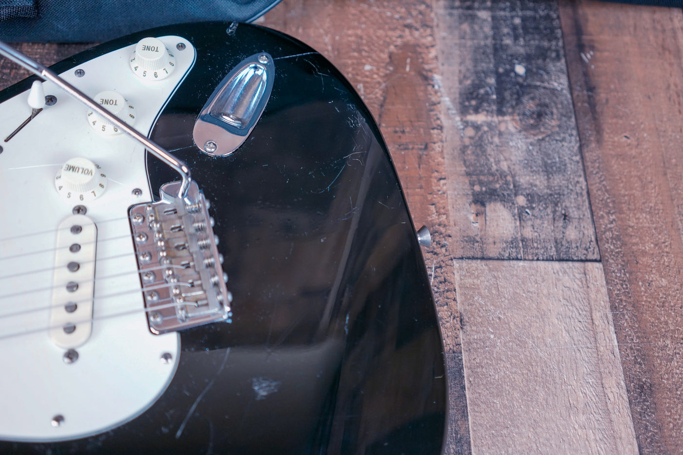 Fender Standard Stratocaster MIJ 1997 Black Made in Japan Rosewood Fretboard w/ Bag