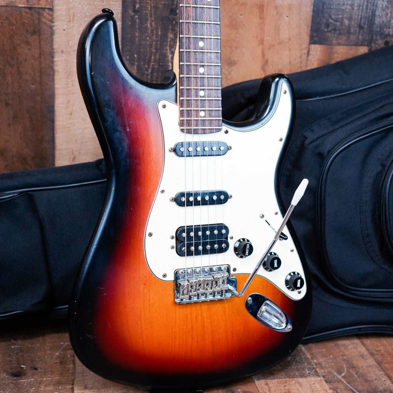 Fender 2006 Highway One Stratocaster HSS Sunburst Nitro Finish Rosewood Fretboard w/ Gig Bag