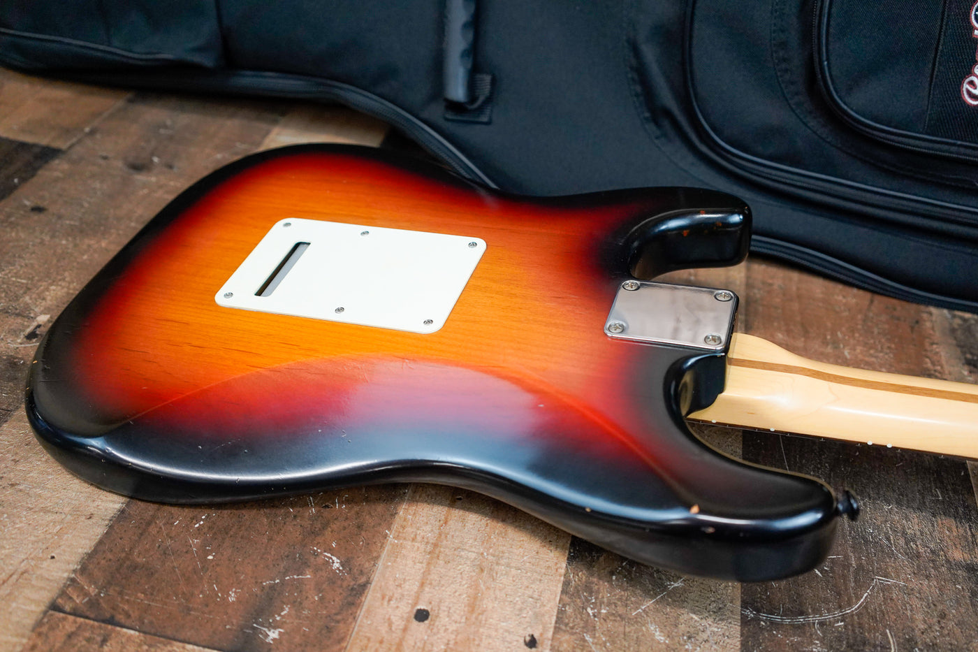 Fender 2006 Highway One Stratocaster HSS Sunburst Nitro Finish Rosewood Fretboard w/ Gig Bag